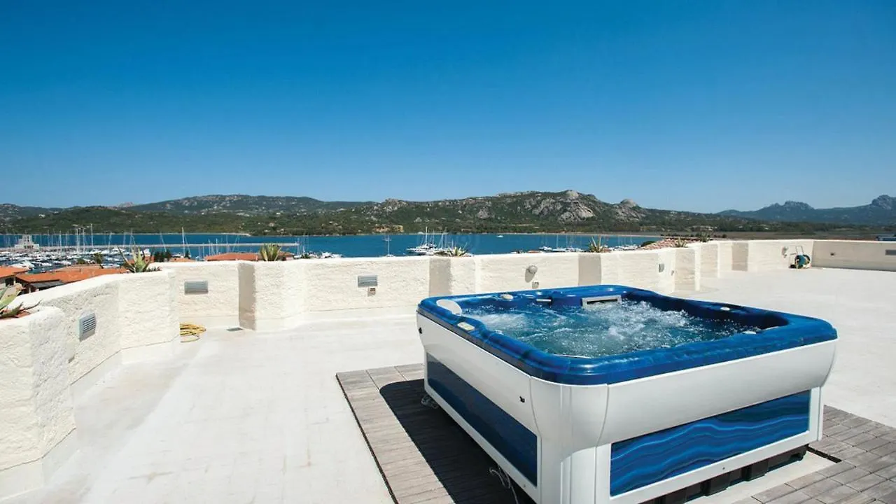 Ahr Baja Hotel & Spa Cannigione 4*,